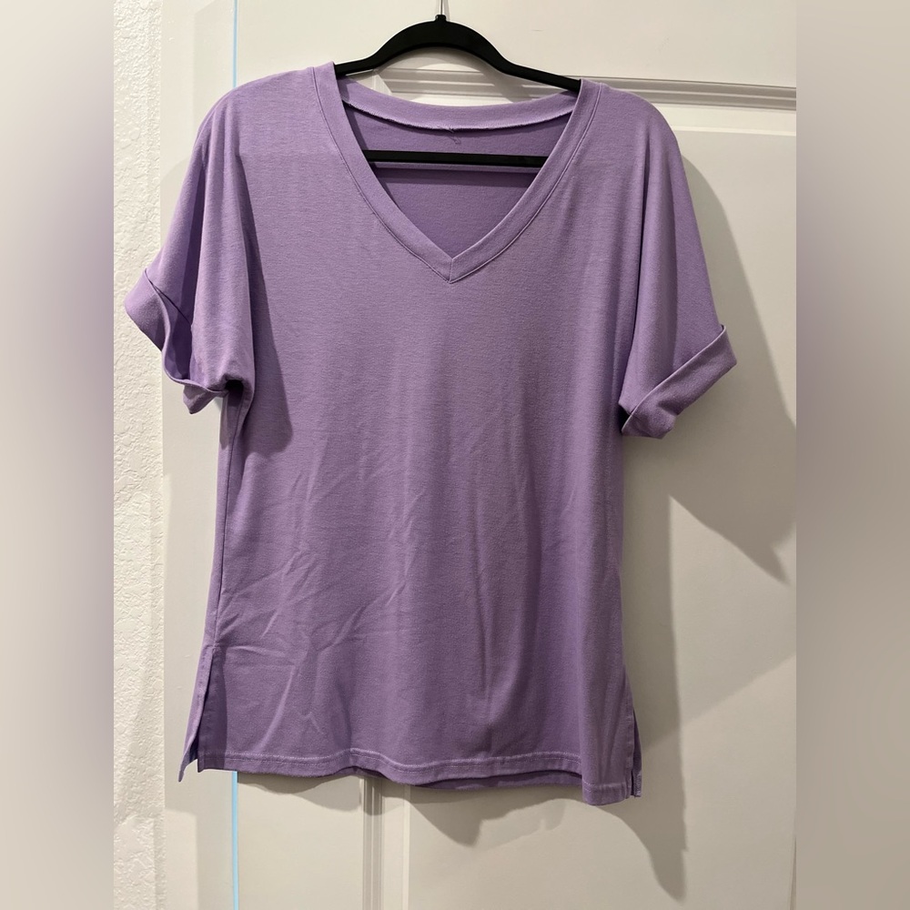 EUC- Purple v-neck shirt